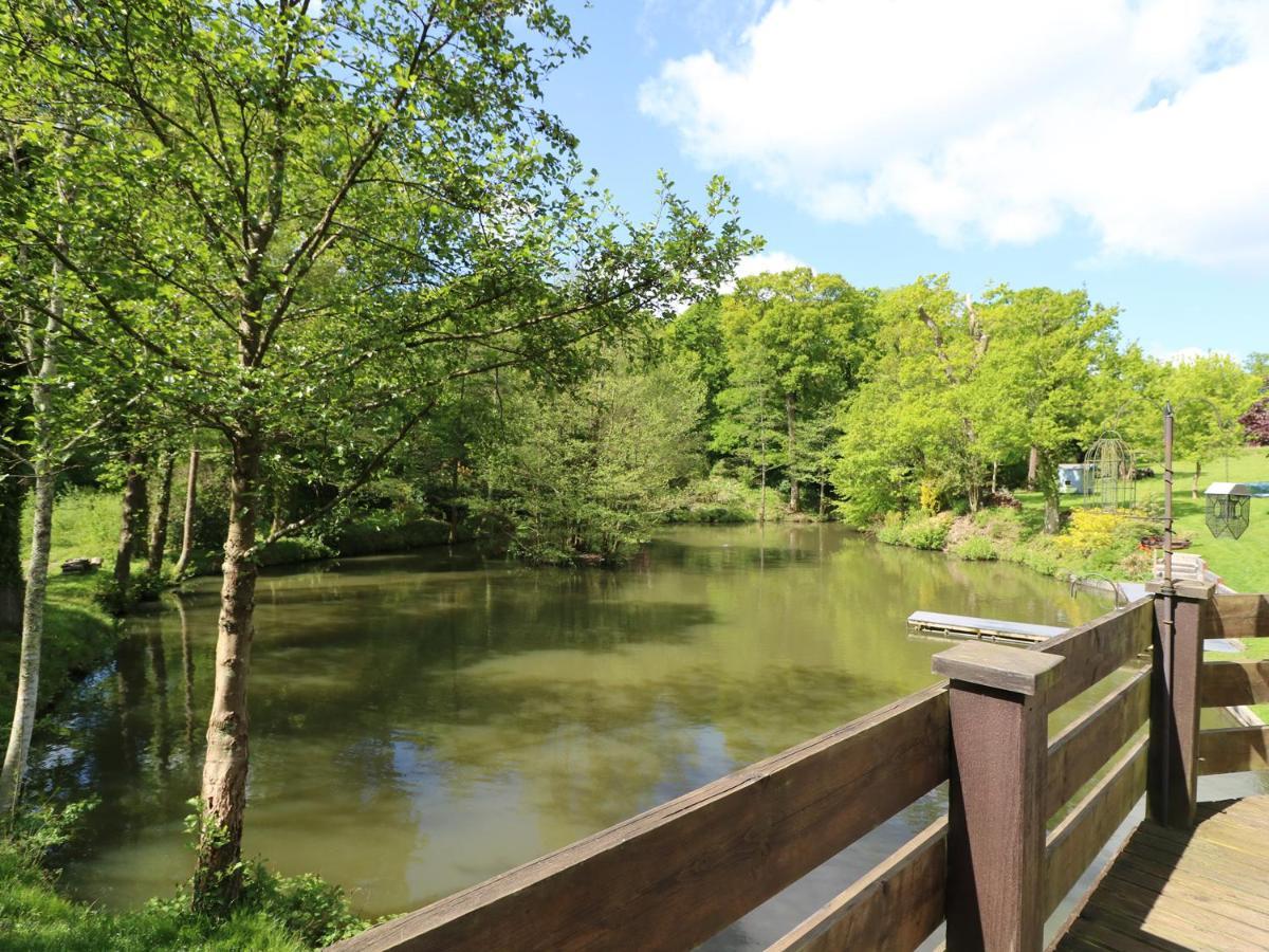 Miswells Cottages - Lake View 特纳斯山 外观 照片